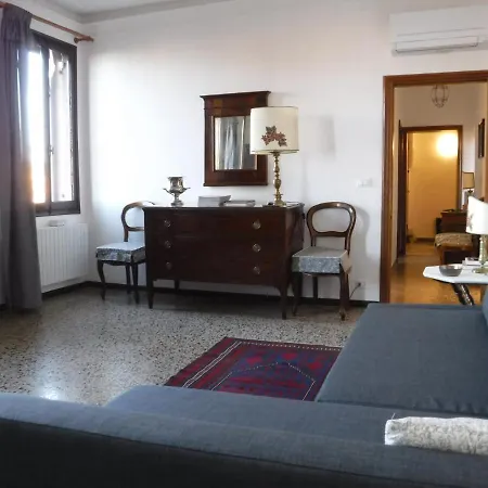 Calle San Giacomo Apartament